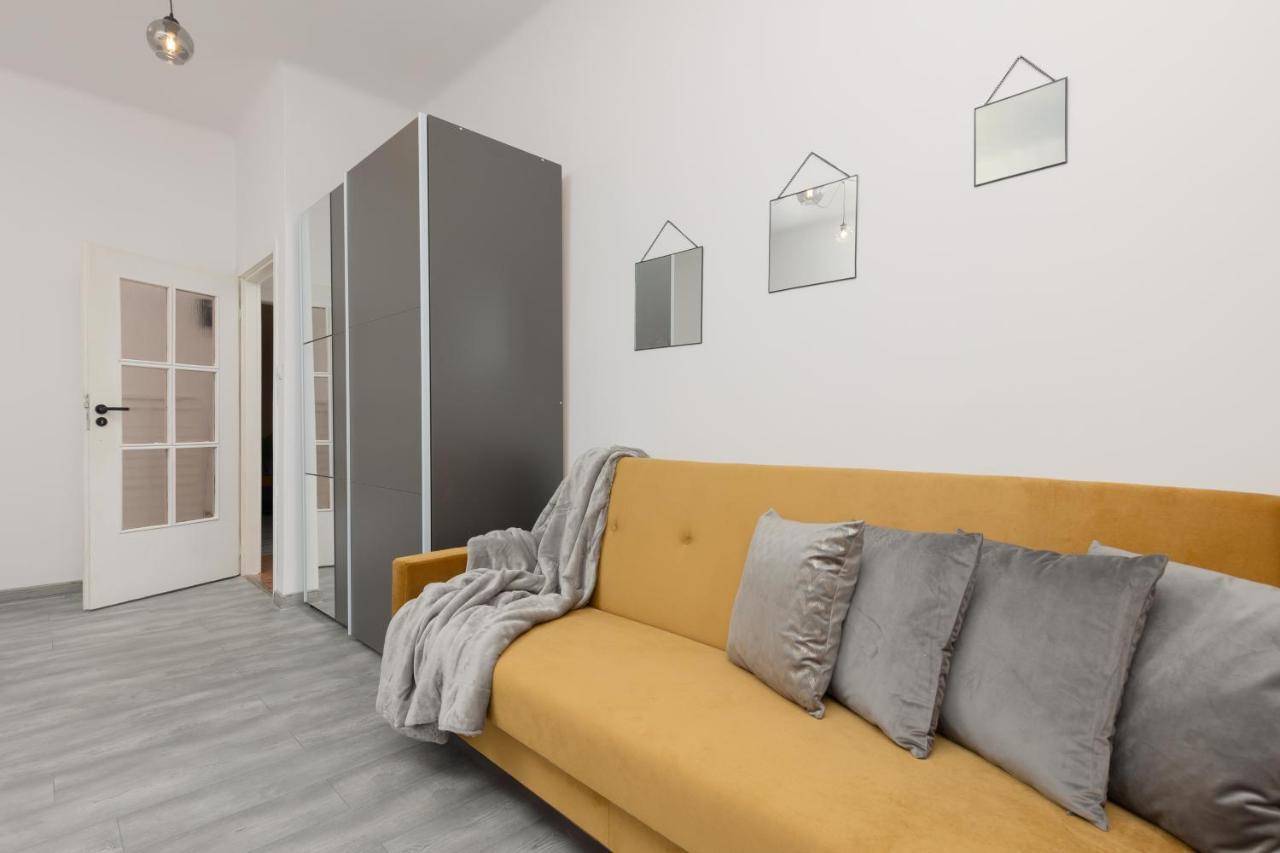 Metro Plac Wilsona Apartments Mickiewicza By Noclegi Renters Варшава Экстерьер фото